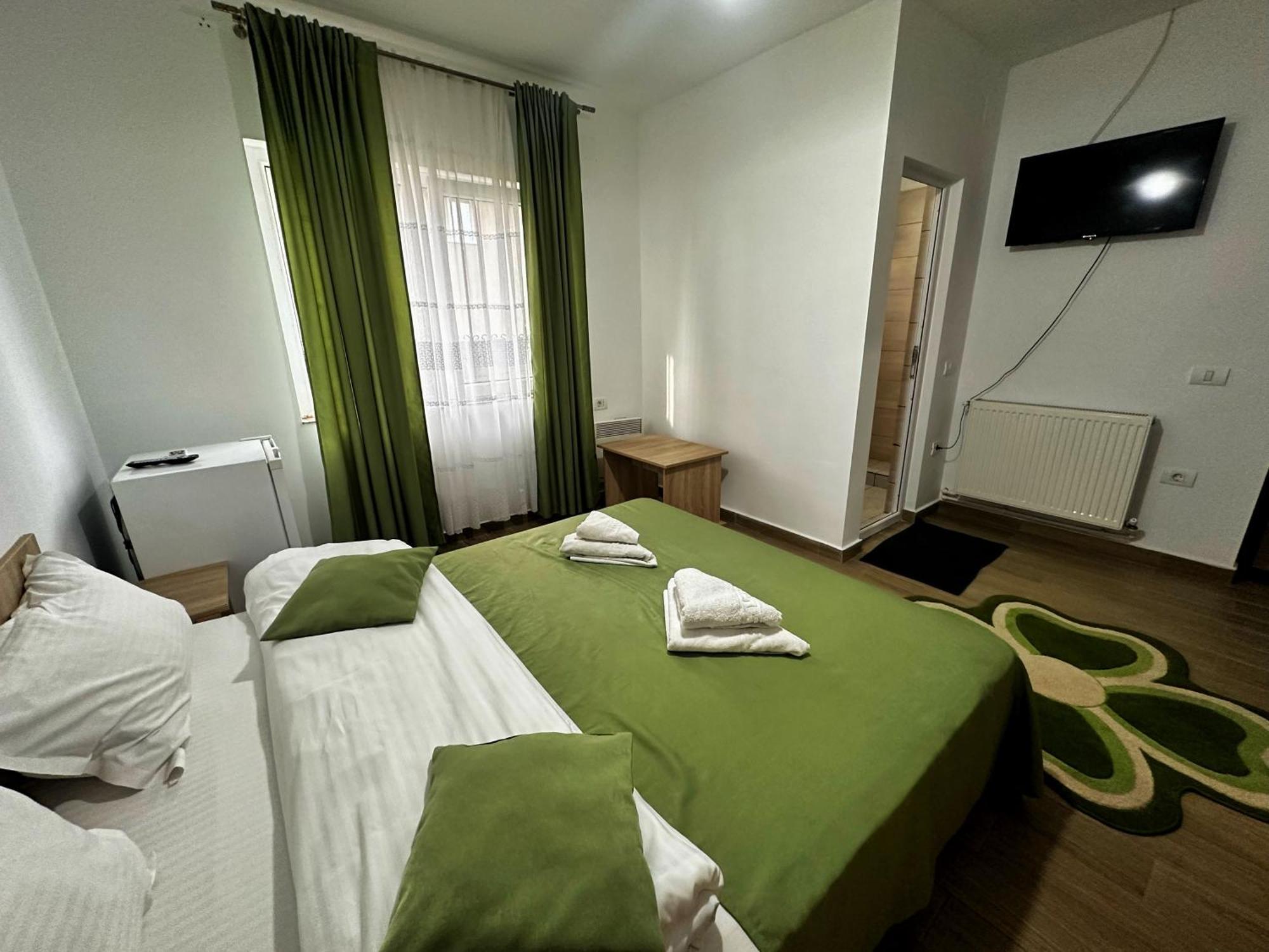 Casa Enka Hotel ตูซลา ภายนอก รูปภาพ